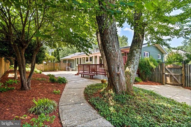 1603 SIMMONS DR, Mclean, VA 22101
