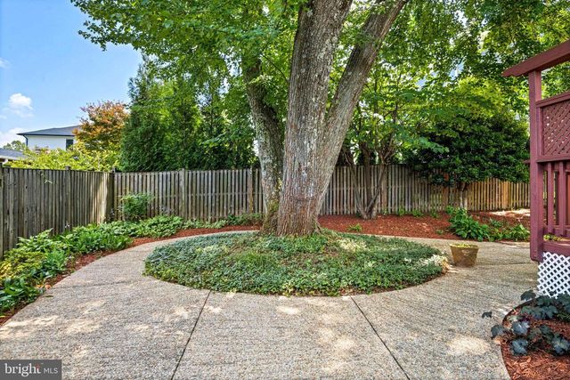 1603 SIMMONS DR, Mclean, VA 22101