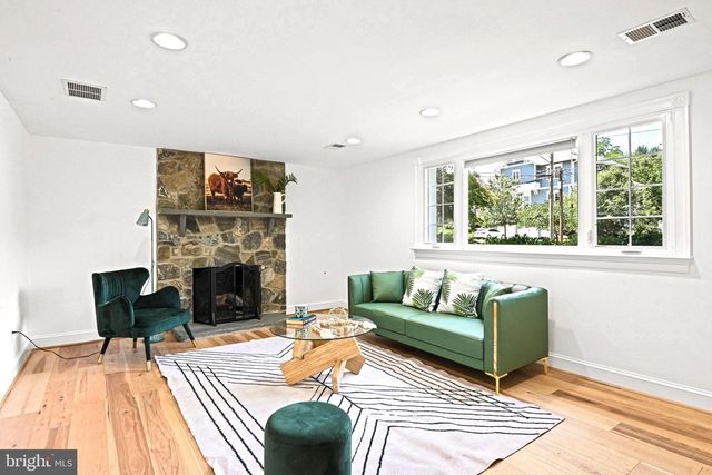 1603 SIMMONS DR, Mclean, VA 22101