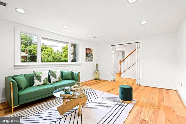 1603 SIMMONS DR, Mclean, VA 22101
