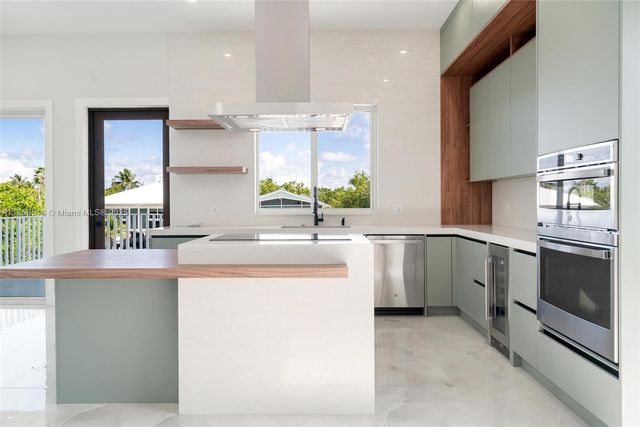 862 Cardinal Ln, Key Largo, FL 33037