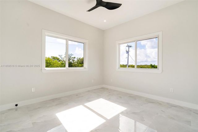 862 Cardinal Ln, Key Largo, FL 33037