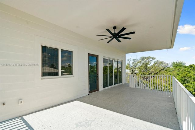 862 Cardinal Ln, Key Largo, FL 33037