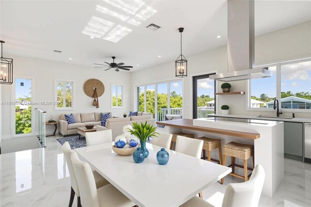 862 Cardinal Ln, Key Largo, FL 33037