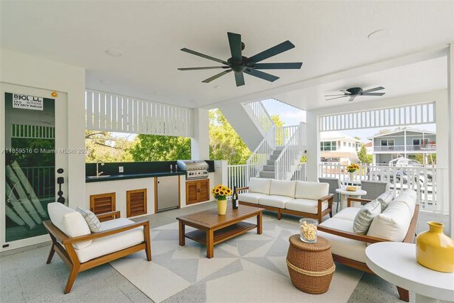 862 Cardinal Ln, Key Largo, FL 33037