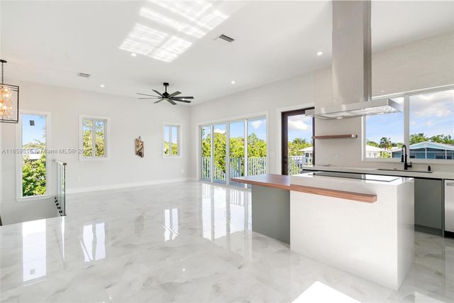 862 Cardinal Ln, Key Largo, FL 33037