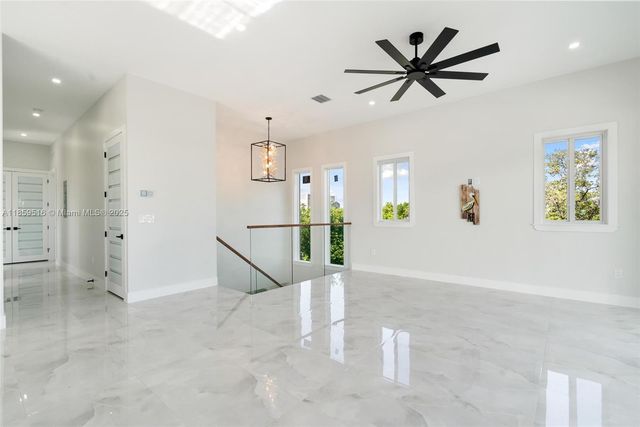 862 Cardinal Ln, Key Largo, FL 33037