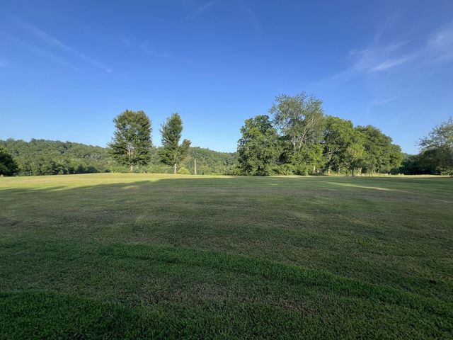 7501 E Plunders Creek Rd, Dickson, TN 37055