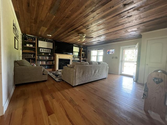 7501 E Plunders Creek Rd, Dickson, TN 37055
