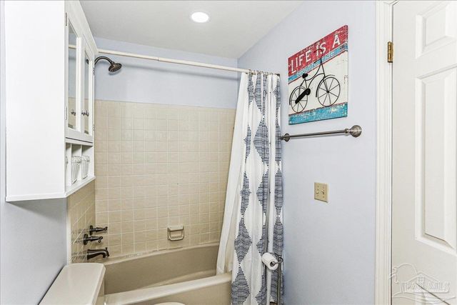 3377 Chantarene Dr, Pensacola, FL 32507