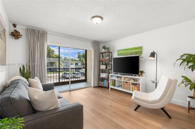 4161 NW 90th Ave 206, Coral Springs, FL 33065