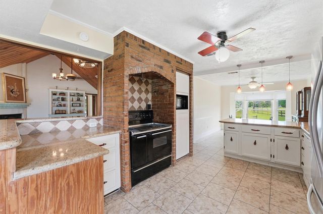 21992 Highway 321, Cleveland, TX 77327