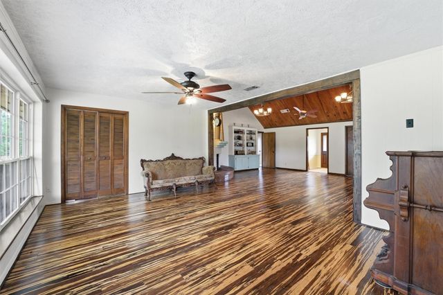 21992 Highway 321, Cleveland, TX 77327