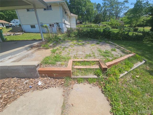 7748 Paddington Drive, St Louis, MO 63121