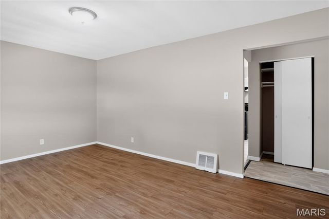 7748 Paddington Drive, St Louis, MO 63121