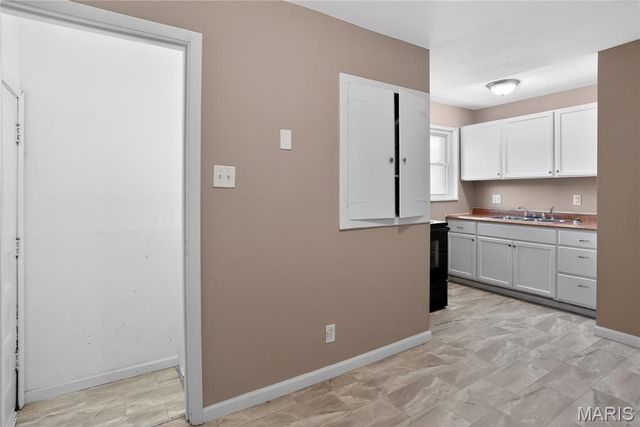 7748 Paddington Drive, St Louis, MO 63121