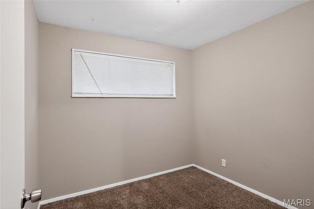 7748 Paddington Drive, St Louis, MO 63121
