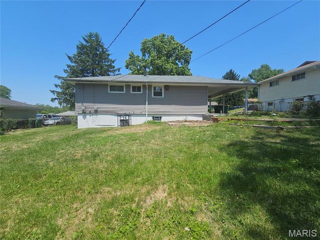 7748 Paddington Drive, St Louis, MO 63121