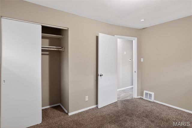 7748 Paddington Drive, St Louis, MO 63121