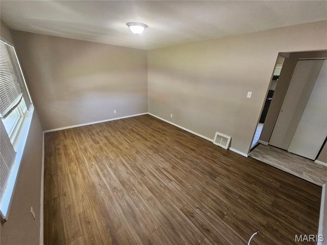 7748 Paddington Drive, St Louis, MO 63121