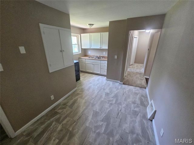 7748 Paddington Drive, St Louis, MO 63121