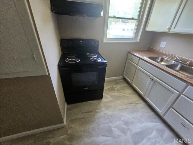 7748 Paddington Drive, St Louis, MO 63121