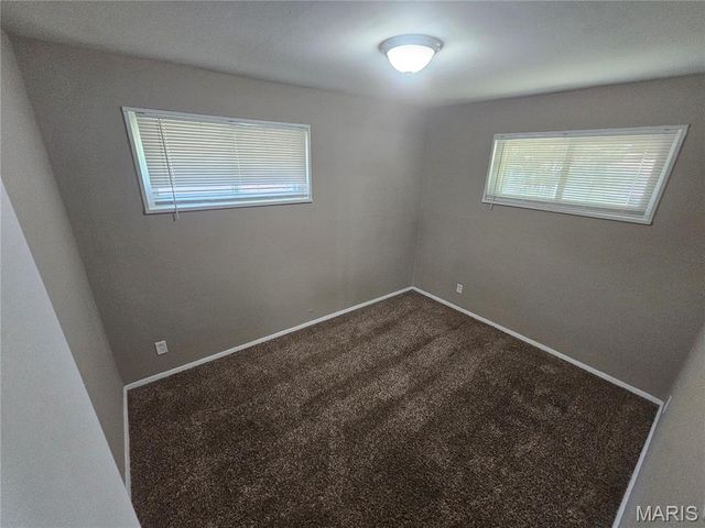 7748 Paddington Drive, St Louis, MO 63121