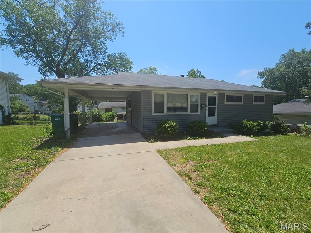 7748 Paddington Drive, St Louis, MO 63121
