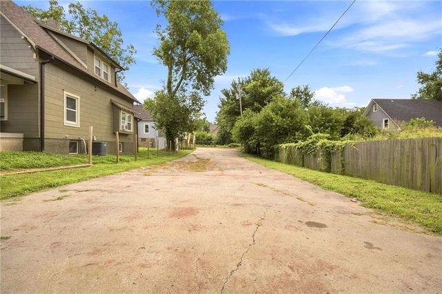 1047 Quindaro Boulevard, Kansas City, KS 66104
