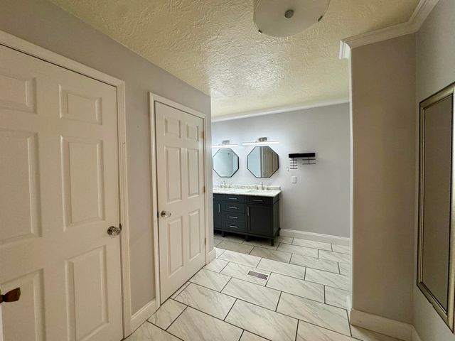 275 S Spring Street, Melbourne, AR 72556