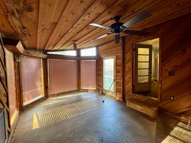 275 S Spring Street, Melbourne, AR 72556