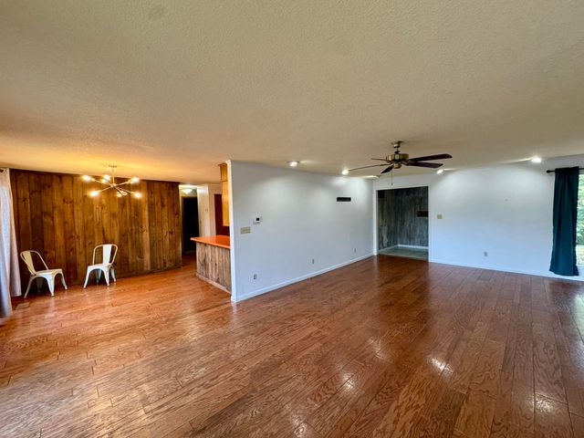 275 S Spring Street, Melbourne, AR 72556