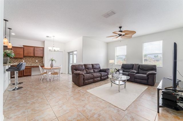 529 VISTA RIDGE DR, Ruskin, FL 33570