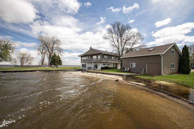 2384 HICKORY LANE, Oshkosh, WI 54901