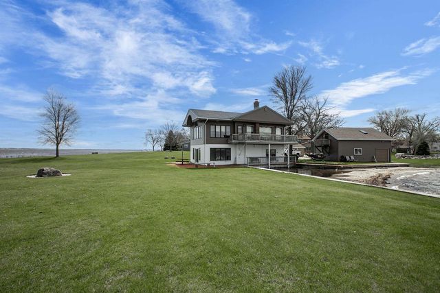 2384 HICKORY LANE, Oshkosh, WI 54901