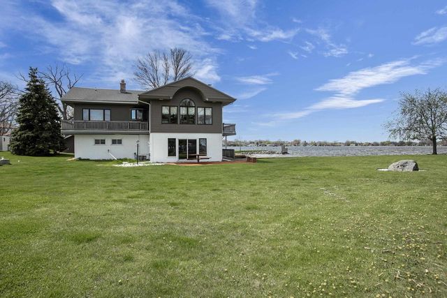 2384 HICKORY LANE, Oshkosh, WI 54901