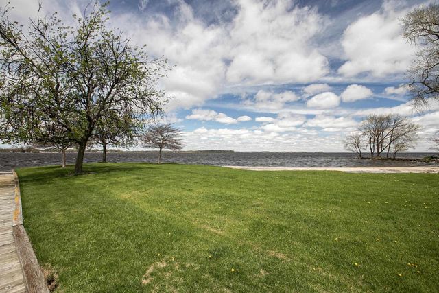 2384 HICKORY LANE, Oshkosh, WI 54901