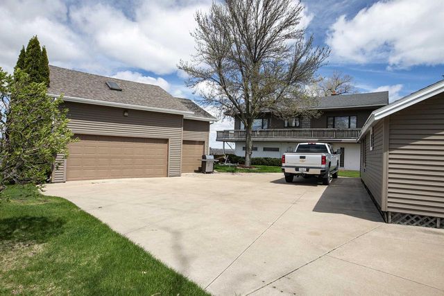 2384 HICKORY LANE, Oshkosh, WI 54901