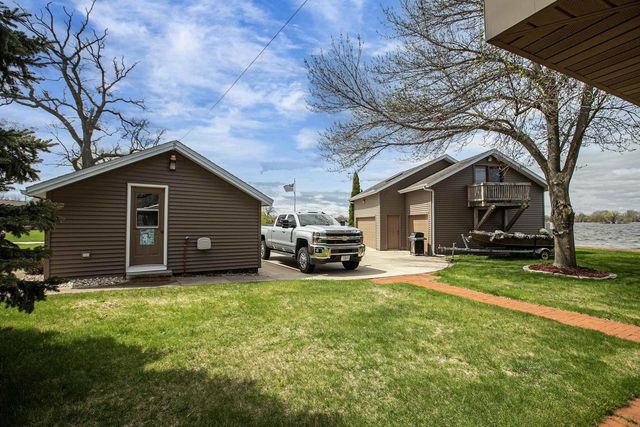 2384 HICKORY LANE, Oshkosh, WI 54901