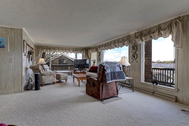 2384 HICKORY LANE, Oshkosh, WI 54901