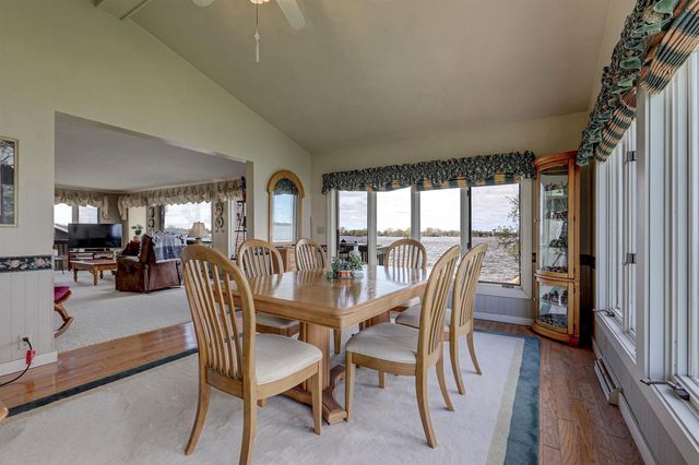 2384 HICKORY LANE, Oshkosh, WI 54901