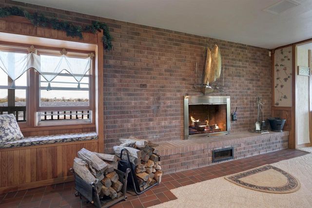 2384 HICKORY LANE, Oshkosh, WI 54901