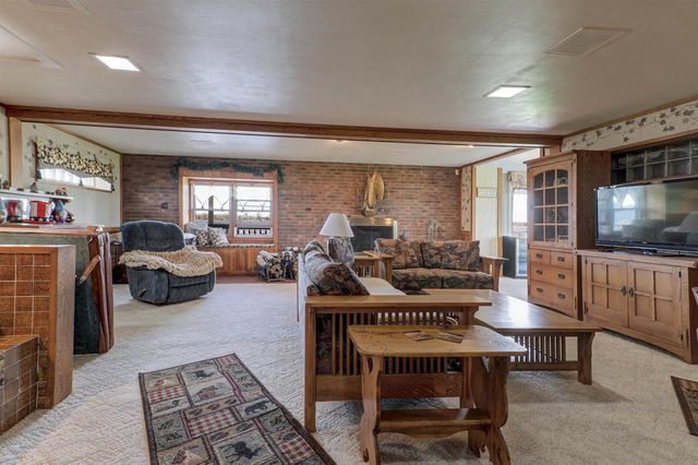 2384 HICKORY LANE, Oshkosh, WI 54901
