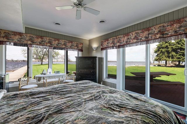 2384 HICKORY LANE, Oshkosh, WI 54901