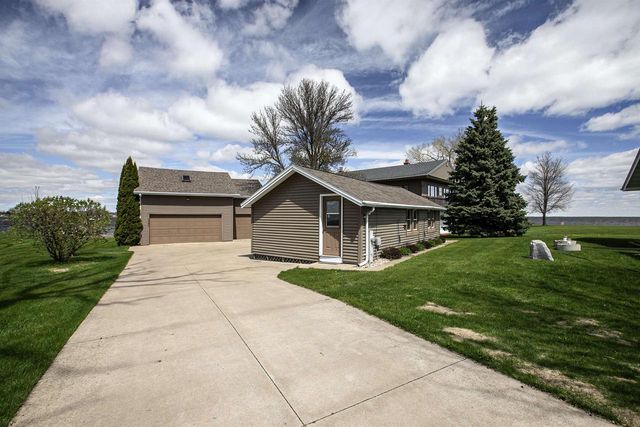 2384 HICKORY LANE, Oshkosh, WI 54901