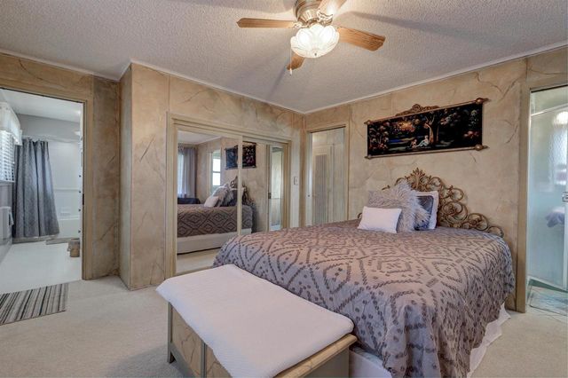 2384 HICKORY LANE, Oshkosh, WI 54901