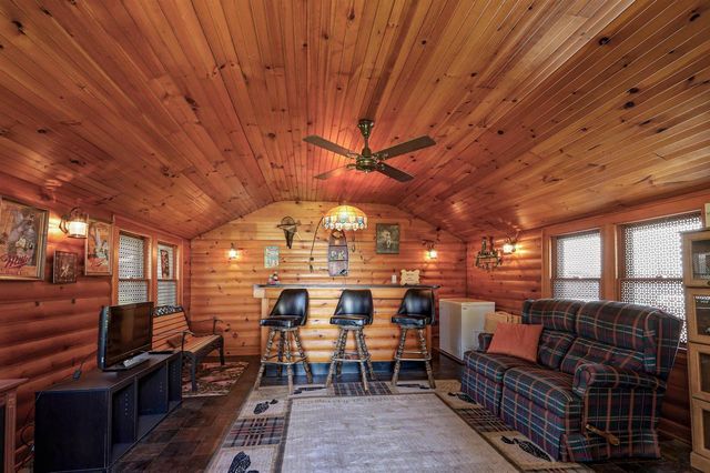 2384 HICKORY LANE, Oshkosh, WI 54901