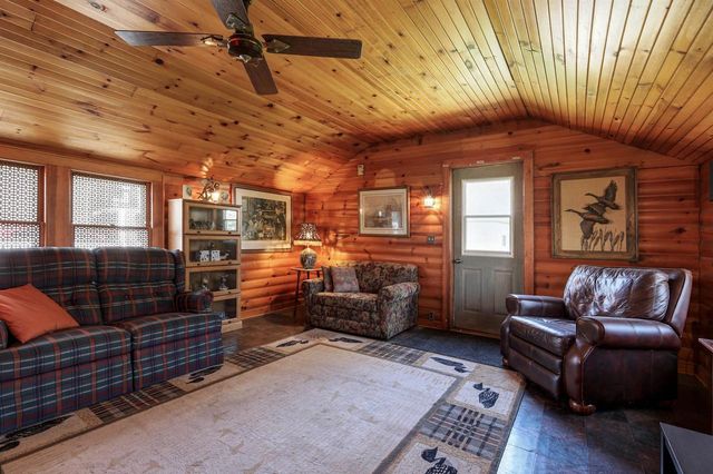 2384 HICKORY LANE, Oshkosh, WI 54901