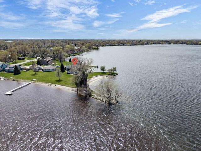 2384 HICKORY LANE, Oshkosh, WI 54901