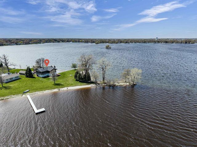2384 HICKORY LANE, Oshkosh, WI 54901